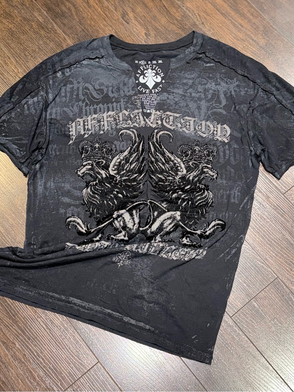 Vintage Y2K AFFLICTION Angel Wings Graphic V-Neck T-Shirt Men’s Size Medium